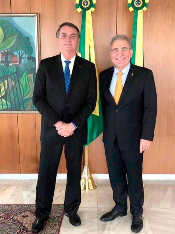 Bolsonaro e médico em foto pousada