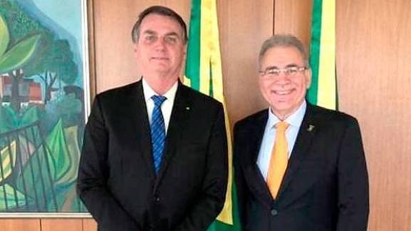 Bolsonaro e médico em foto pousada