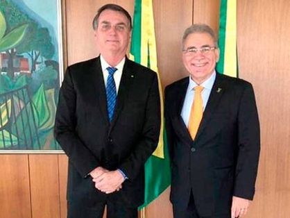 Bolsonaro e médico em foto pousada