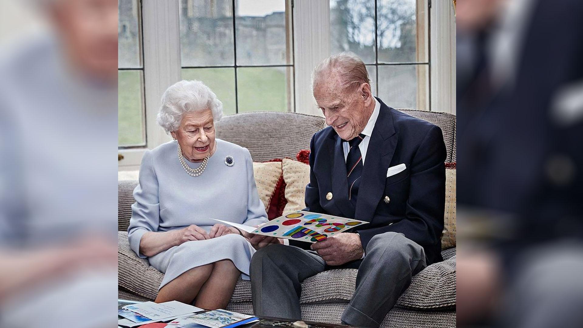 Com 73 anos de casados, Príncipe Philip e rainha Elizabeth II começaram relacionamento logo após a Segunda Guerra