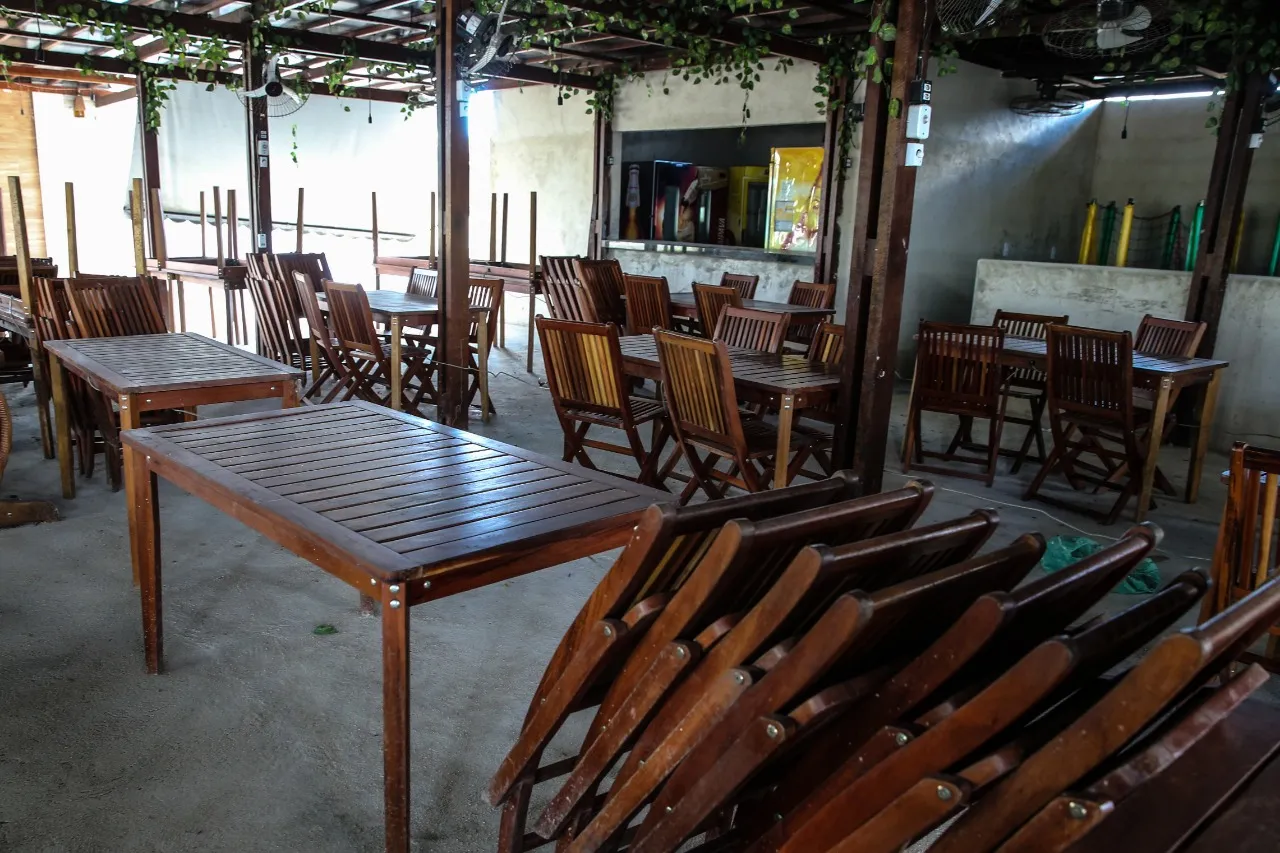 Diversos restaurantes na Capital encerraram as atividades por conta da pandemia