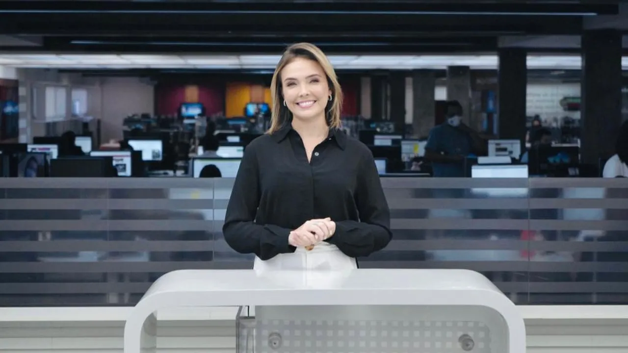 Taís Lopes já na bancada do CE2, pronta para a estreia
