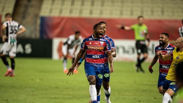 O lateral Tinga garantiu o título cearense do Fortaleza com gol na Arena Castelão