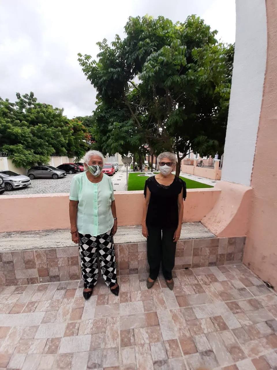 As irmãs, Francisca e Conceição, se declaram felizes por estarem imunizadas