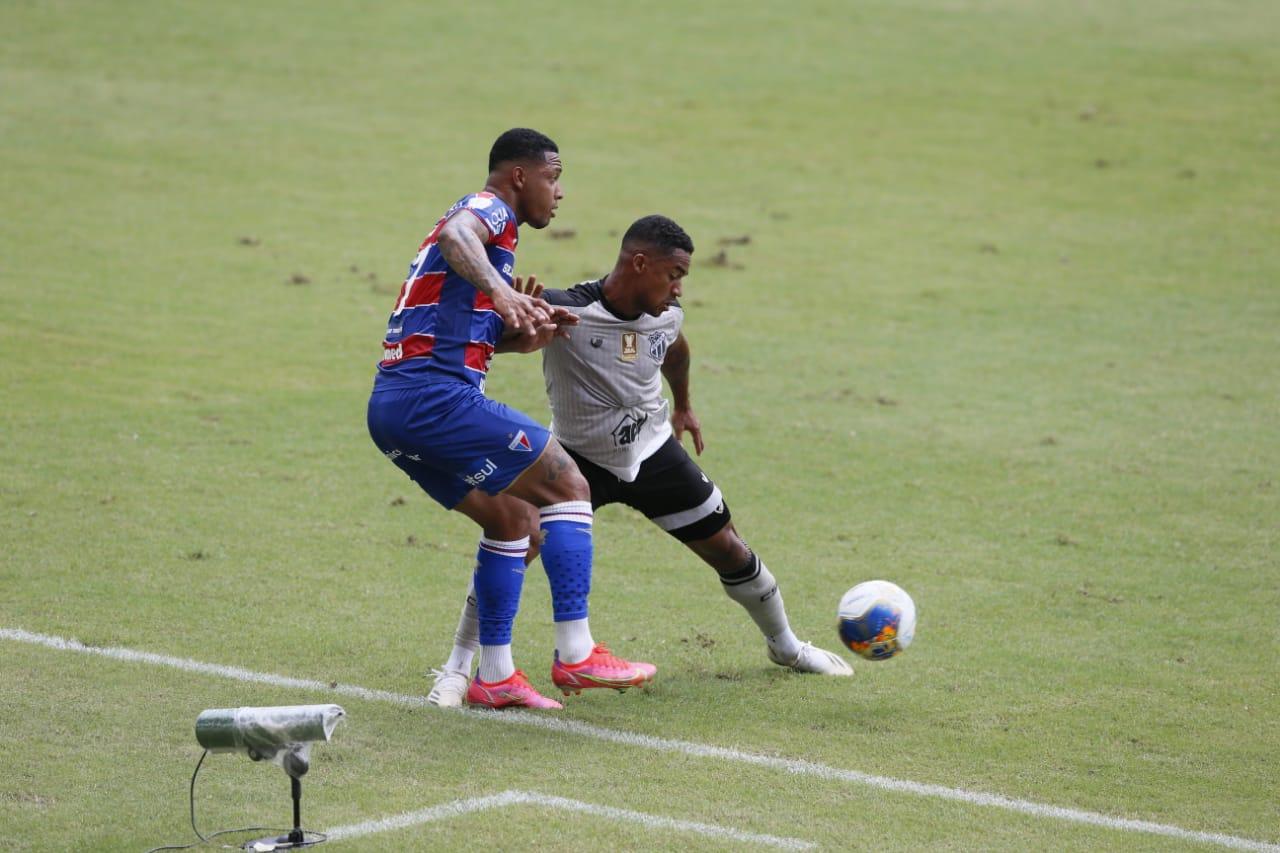 O atacante David foi titular do Fortaleza no Clássico-Rei