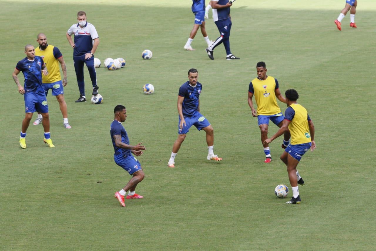 O elenco do Fortaleza recebe reforços para a sequência do ano