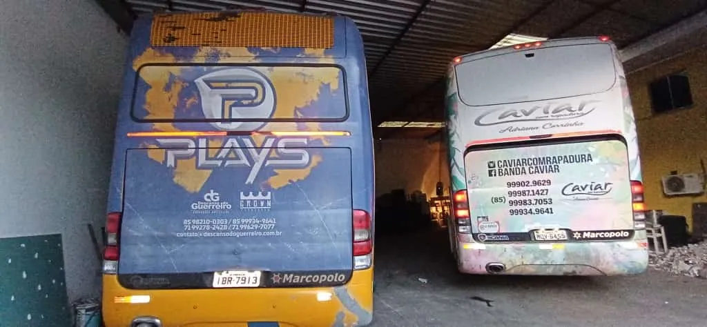 Os ônibus são um Marcopolo - Paradiso GV 1150 e um  Marcopolo Paradiso G6 1550 LD.