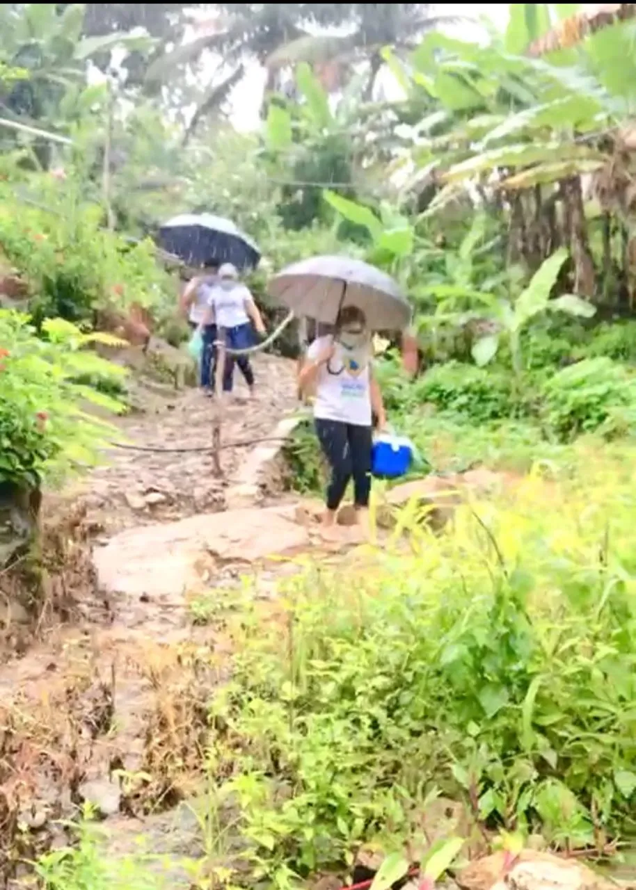 A chuva é um agravante aos obstáculos enfrentados pelas profissionais da saúde