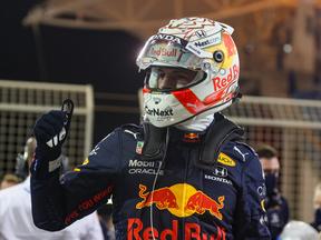 Max Verstappen comemora pole na primeira corrida da temporada