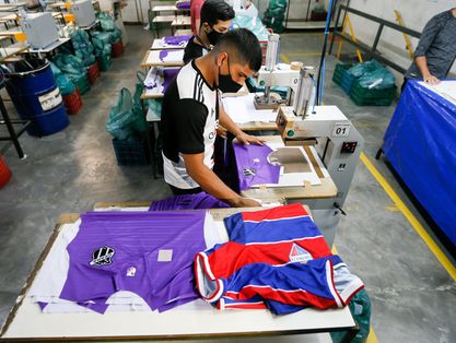Camisas de Ceará e Fortaleza das marcas próprias são produzidas na mesma fábrica, localizada no bairro Messejana