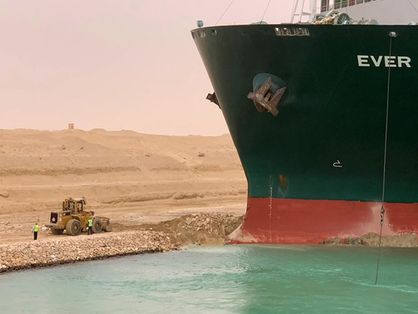Esta é uma imagem do navio encalhado no Canal de Suez