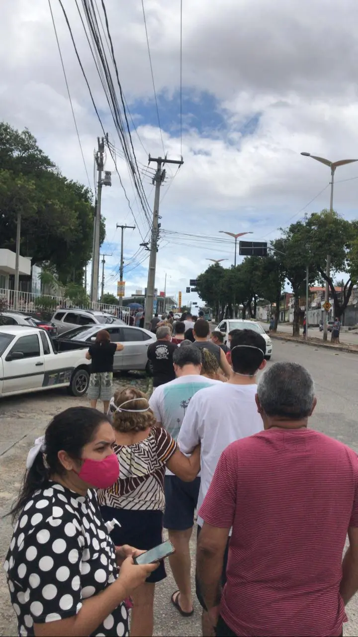 Fila em Policlínica do Bonsucesso