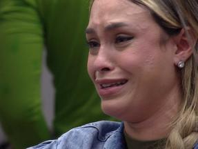 Sarah chorando após o conflito com Rodolffo na formação do paredão.