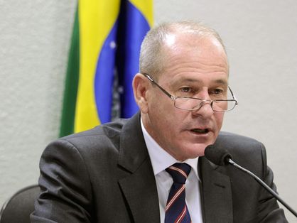 O ministro da Defesa, Fernando Azevedo e Silva, deixou o cargo nesta segunda (29).