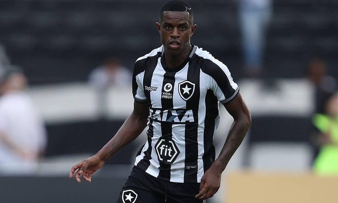 Botafogo anuncia renovação de contrato com zagueiro Marcelo Benevenuto