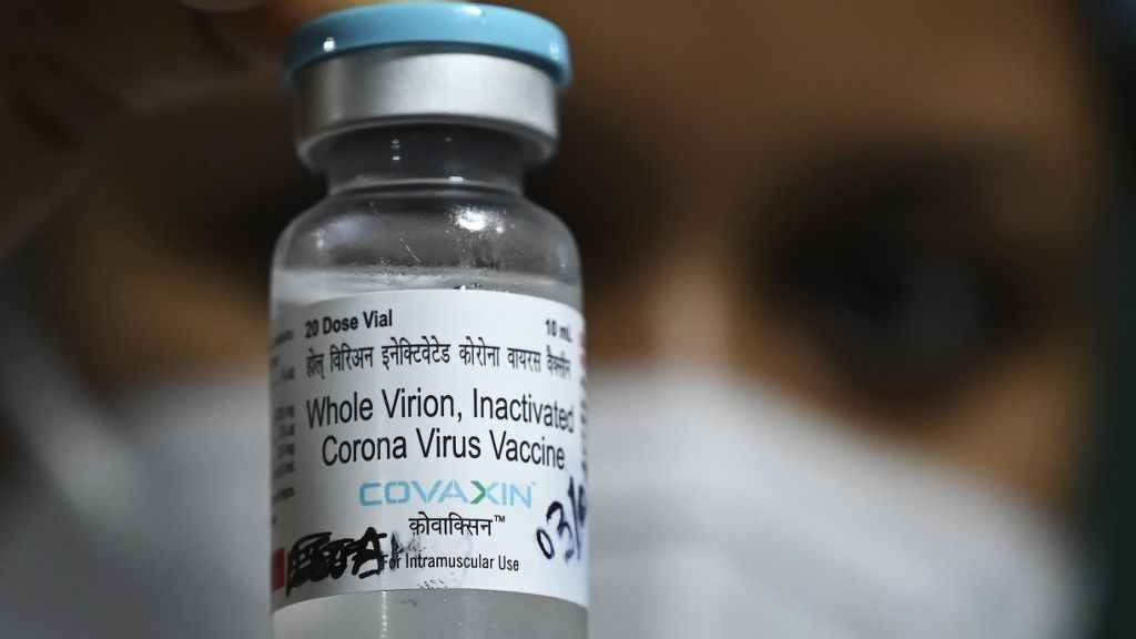 Foto da vacina Covaxin, fabricada pela Bharat Biotech, que não obteve o certificado de boas práticas da Anvisa.