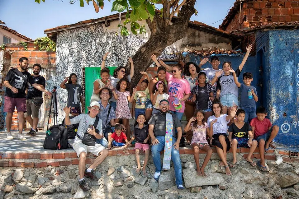 Alunos e professores do Instituto Trêsmares antes da pandemia