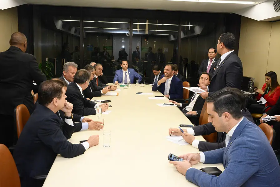 Bancada federal do Ceará em reunião antes da pandemia