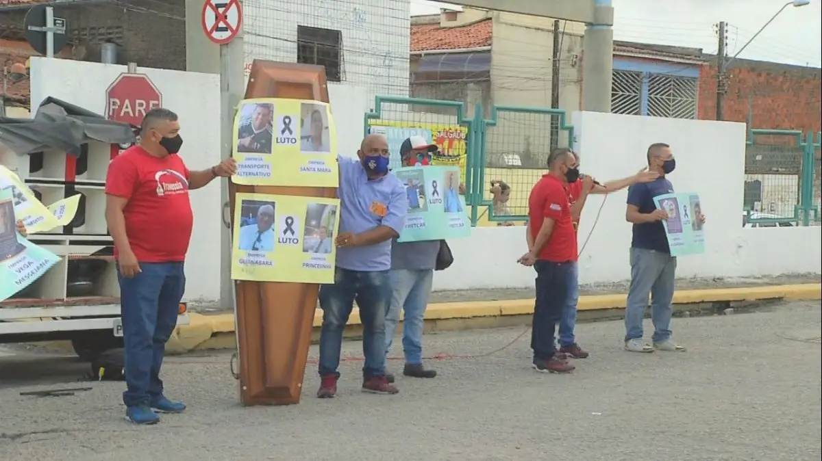 Caixão simbolizou motoristas mortos pela Covid-19