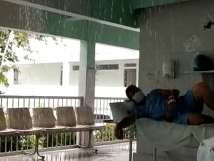Unidade I do Hospital de Messejana alaga durante chuva em Fortaleza