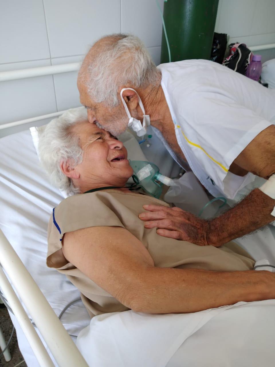 Casal de idosos recebe alta hospitalar após 13 dias internado por Covid-19  em Sobral - Dias Melhores - Diário do Nordeste