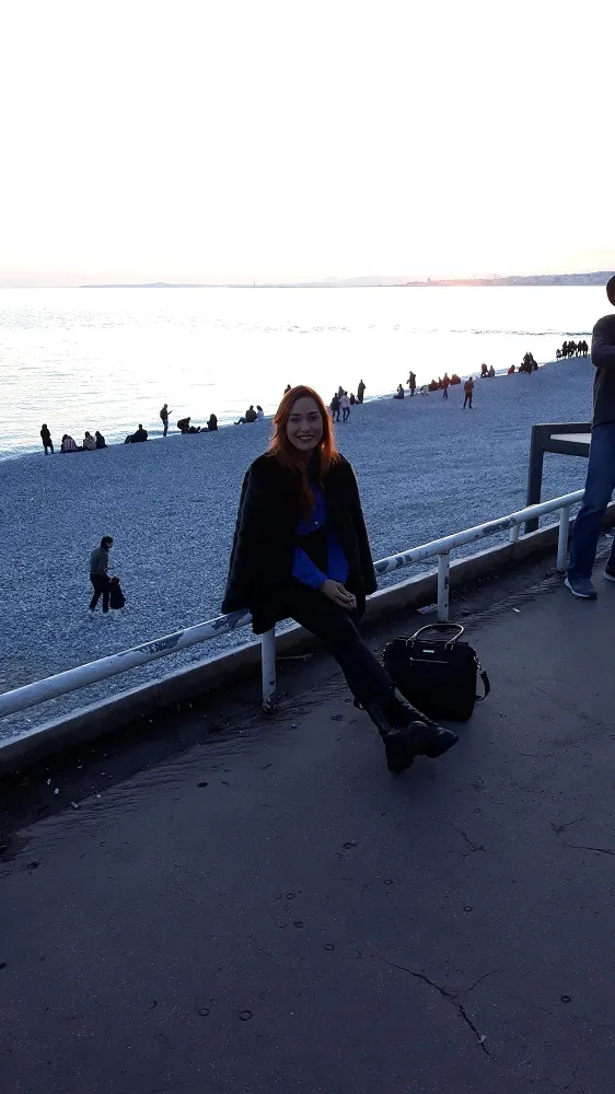 A atriz e bailarina ambienta a história em Nice, para onde viajaria depois de concluída a obra