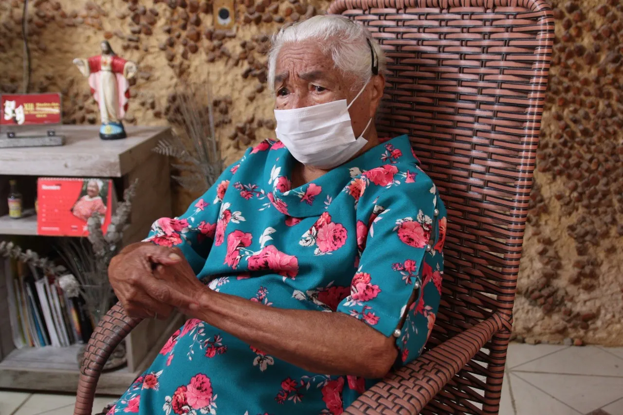 Mestra Zilda Eduardo da Silva, de 94 anos, brinca drama desde os 10