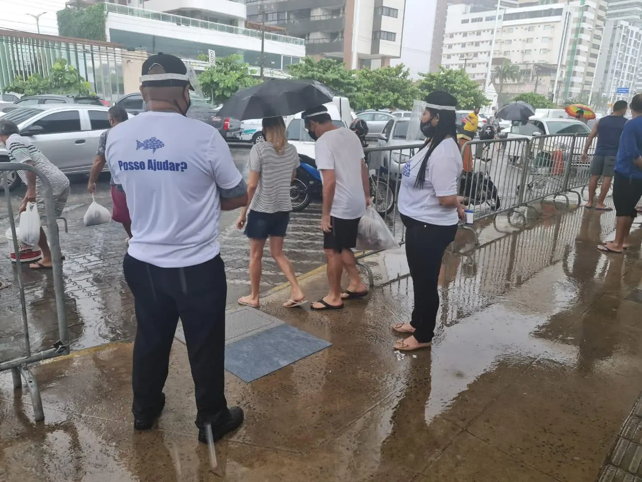 Fila para entrada no Mercado dos Peixes