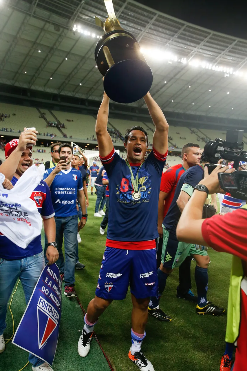 No futebol brasileiro, Dudu jogou em 5 clubes, entre eles o Fortaleza, campeão cearense em 2015 e 2016