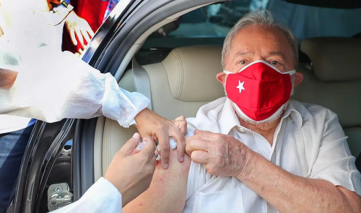 ex-presidente lula toma vacina