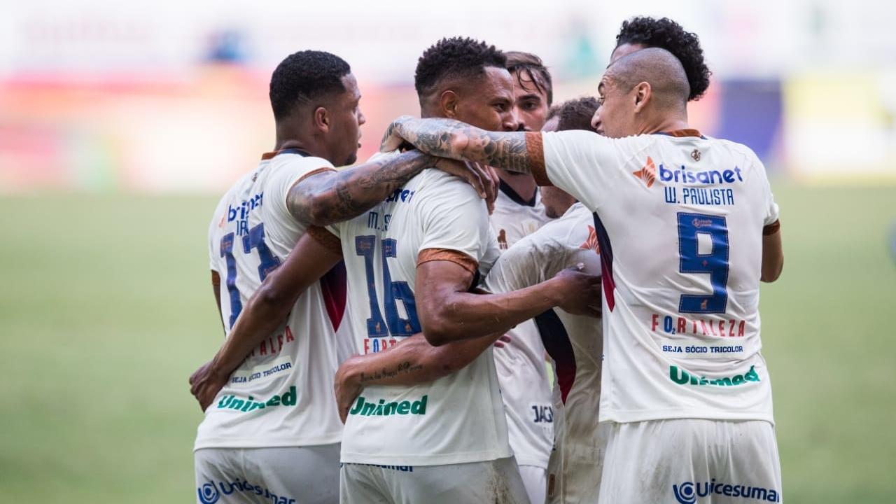 Fortaleza perde para o Santos em jogo marcado por falhas na iluminação e é  eliminado da Copinha - Jogada - Diário do Nordeste