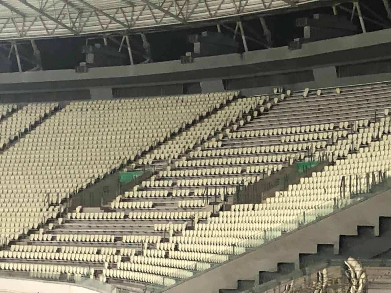 Arquibancada com assentos danificados na Arena Castelão