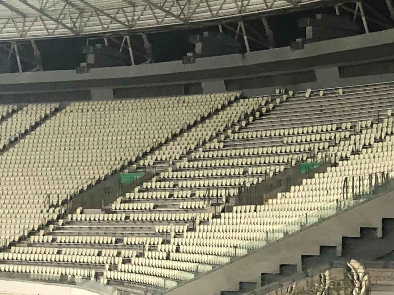 A Arena Castelão tem assentos danificados na arquibancada