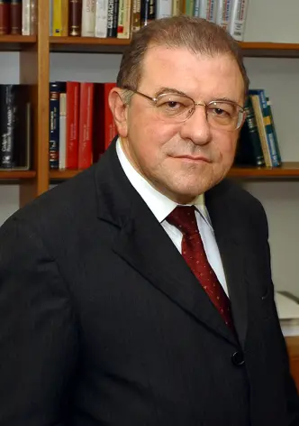 Imagem da notícia Morre ministro aposentado do STJ Paulo Medina por complicações da Covid-19
