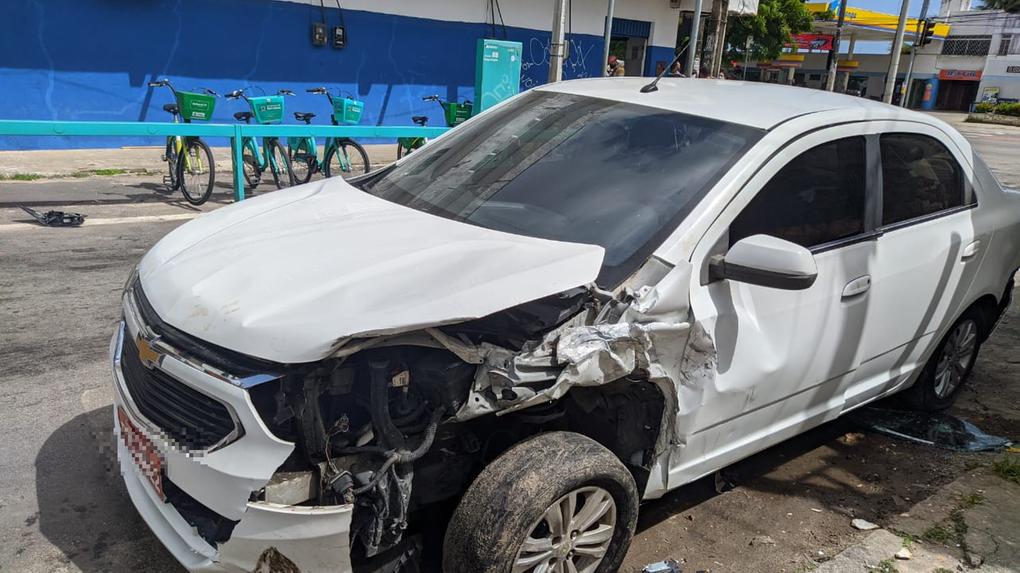 Táxi atingido durante perseguição na Barra do Ceará