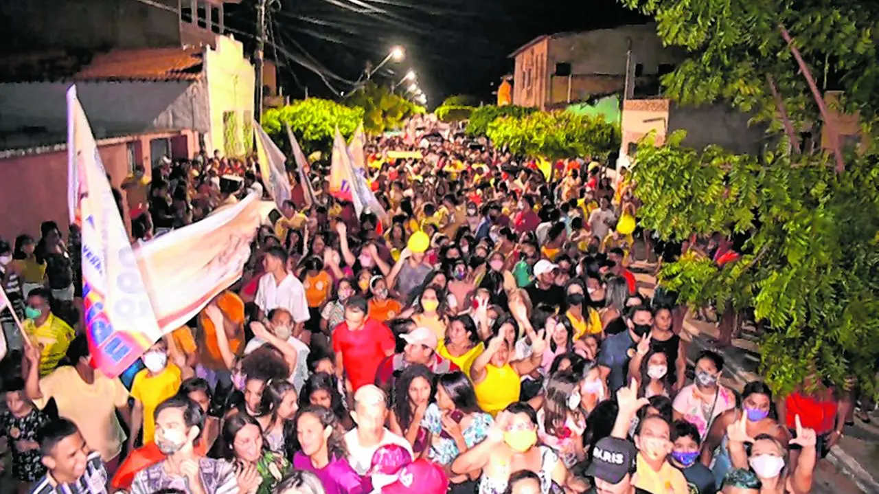 Aglomeração durante evento de campanha no interior do Ceará em 2020