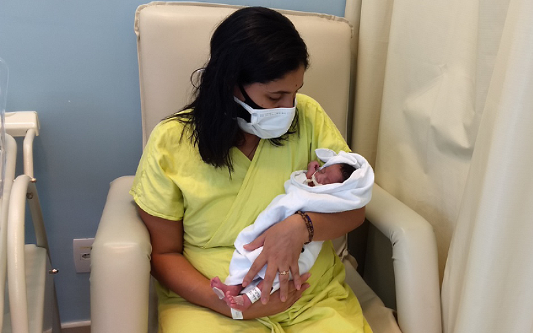 Mãe e filho em hospital de Sobral após parto antecipado por Covid-19