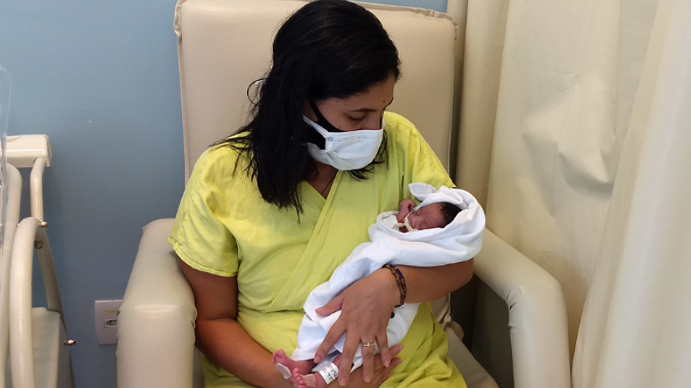 Mãe e filho em hospital de Sobral após parto antecipado por Covid-19