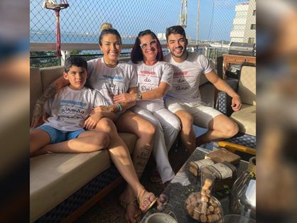 Família de Thayse Teixeira usou camisetas com inscrições sobre a gravidez