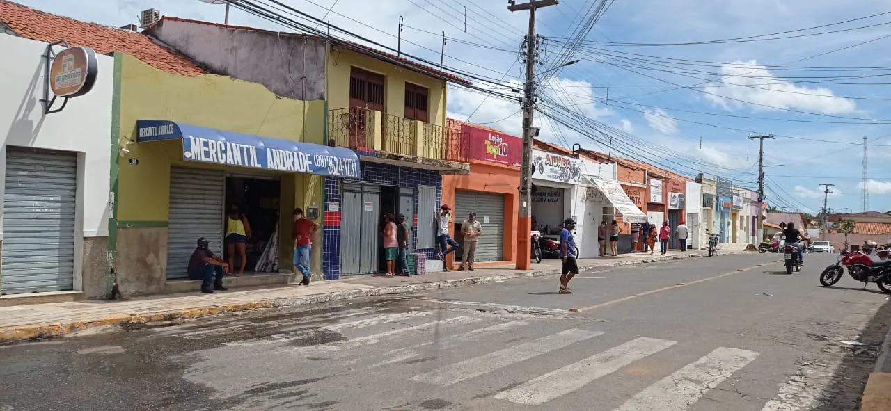 Com segunda menor incidência da Covid-19, Aiuaba tem centro pouco movimento. Secretaria da Saúde estima que 80 da população está cumprindo o isolamento social
