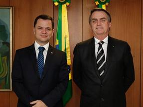 Bolsonaro ao lado do novo ministro Torres