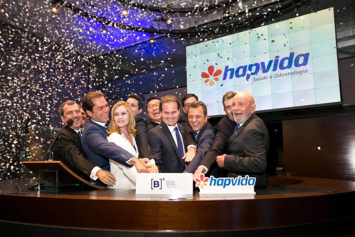 Empresários do grupo Hapvida em comemoração durante evento