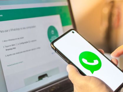 WhatsApp web sendo conectado em computador