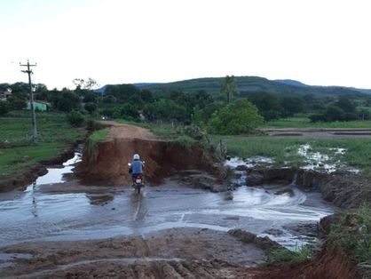 Ponte destruída pela chuva em Abaiara