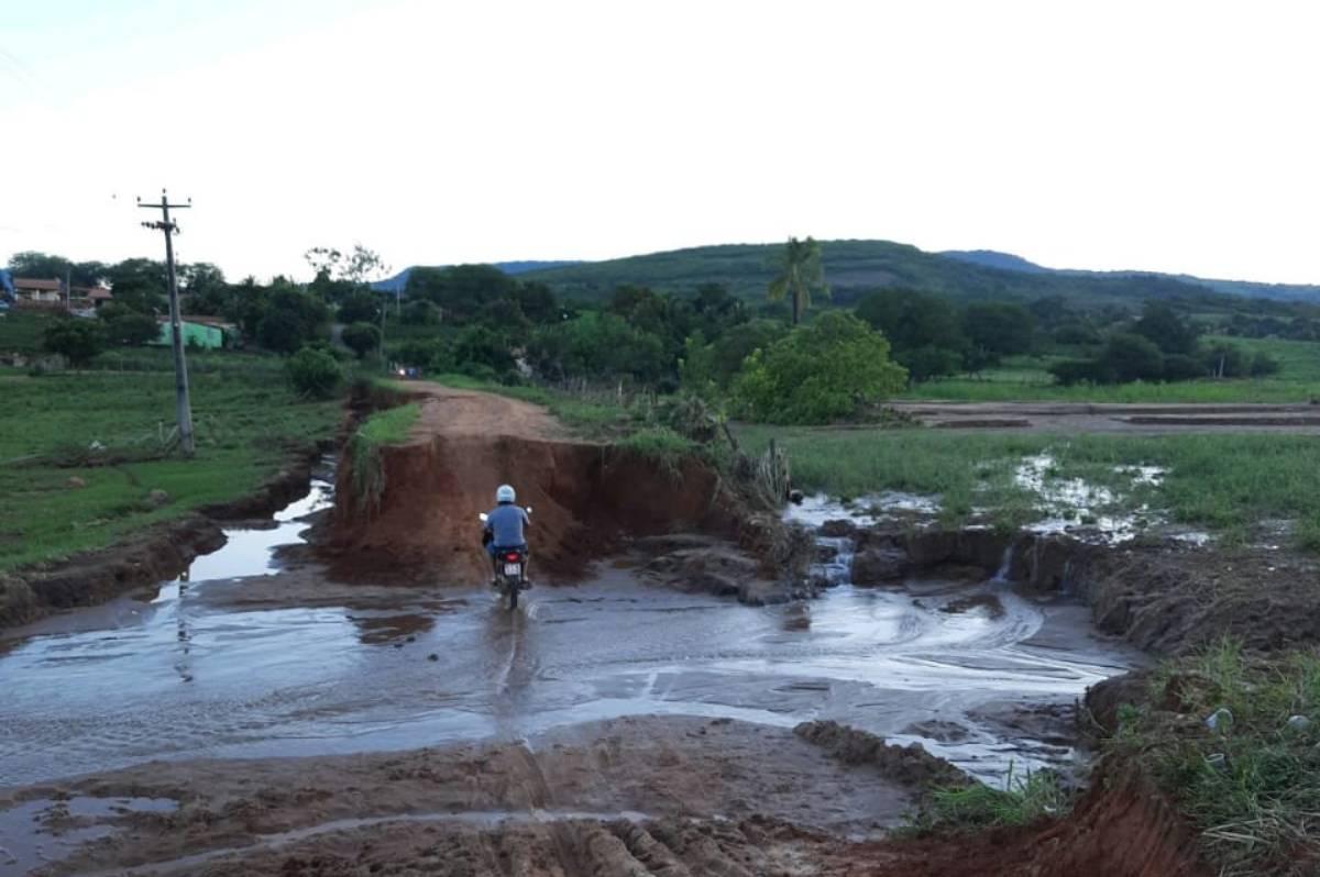 Ponte destruída pela chuva em Abaiara