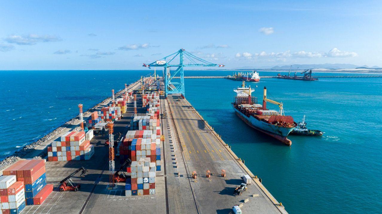 Cais do porto do Pec&eacute;m