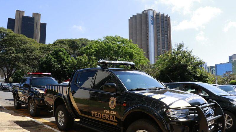 Carros da Polícia Federal