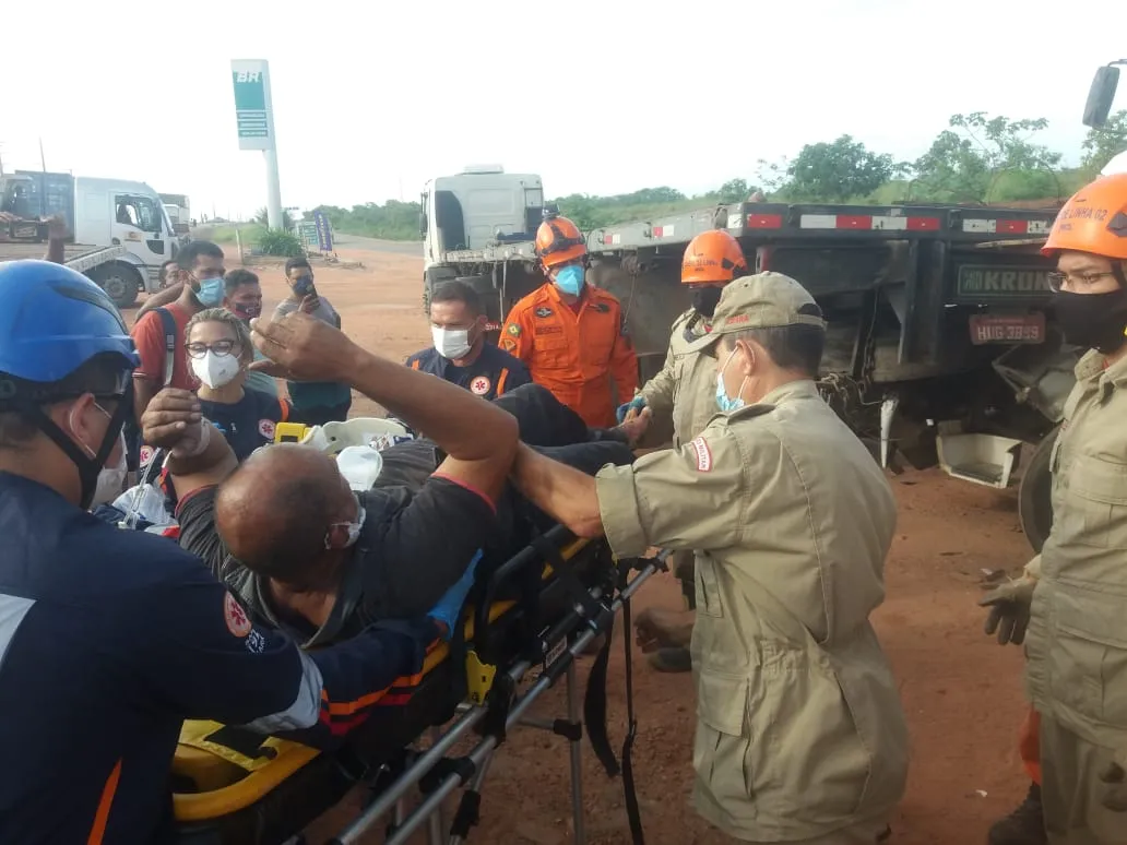 A vítima esteve lúcida durante os trabalhos de resgate, que duraram cerca de 2 horas e meia
