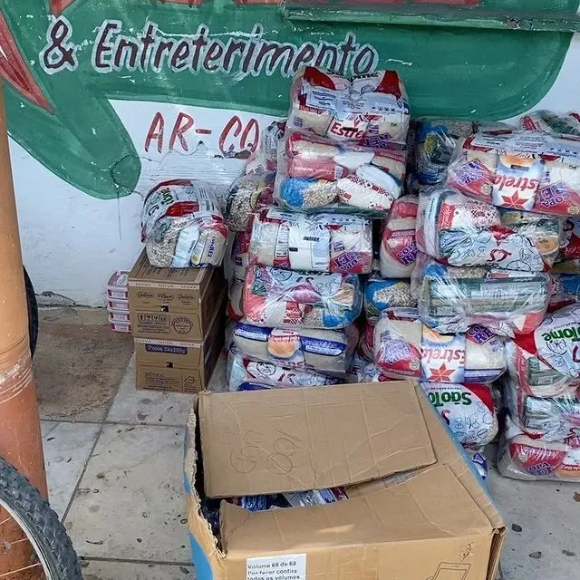 O projeto social Onda Solidária arrecadou 100 cestas básicas só neste ano de 2021.