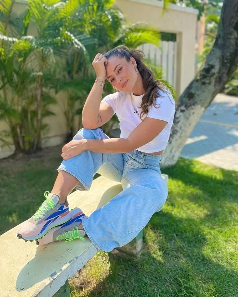 Paolla Oliveira posa em clique publicado no Instagram